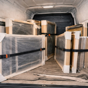 Transport in obešanje umetniških slik ter skulptur NS 1