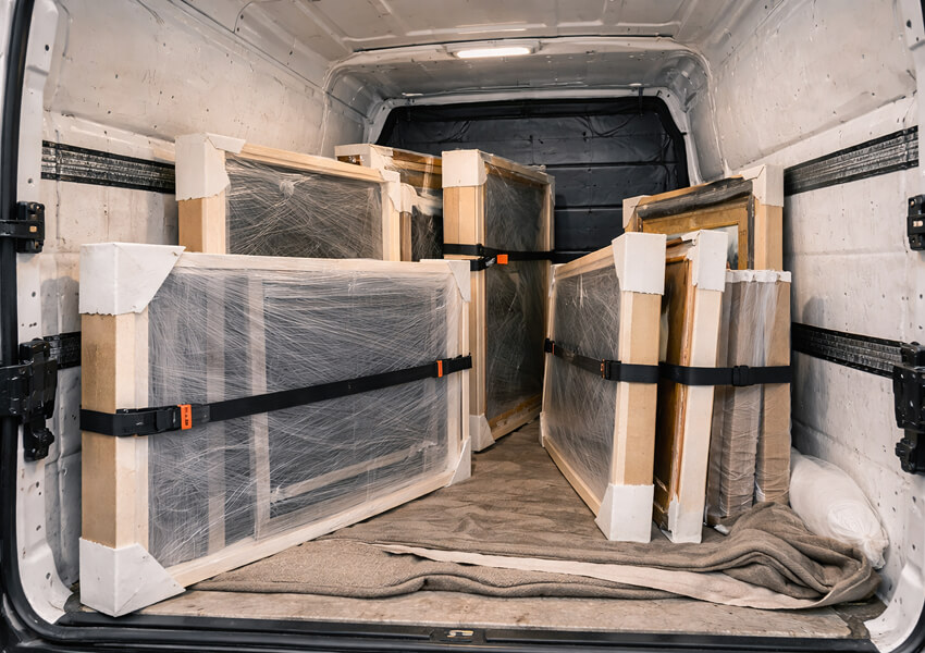 Transport in obešanje umetniških slik ter skulptur NS 1